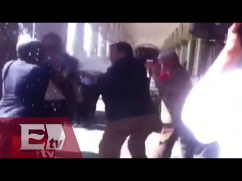 VIDEO: Alejandro Encinas fue agredido en Veracruz por caso Ayotzinapa / Vianey Esquinca