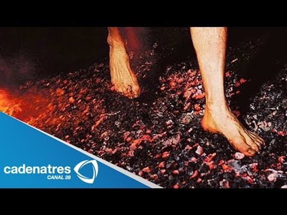 Niño de dos años es obligado a caminar sobre brasas