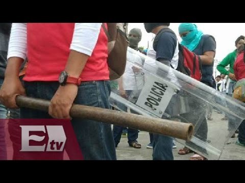 Reportan 16 policías lesionados tras enfrentamiento con normalistas / Nacional