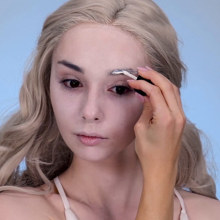 Brrrrr - You'll Get the Chills Watching This Enchanting Snow Queen Transformation
