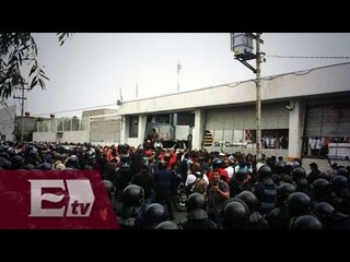 Encapsulan a encapuchados después de enfrentamiento / Titulares de la tarde