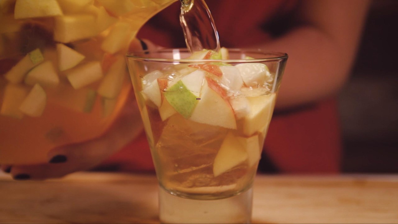 How to Make Sparkling Apple Spice Sangria