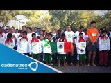 Reconocen a niños triquis basquetbolistas con caminata descalza en Chapultepec