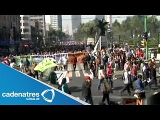 Electricistas, maestros y encapuchados se manifiestan contra la reforma energética