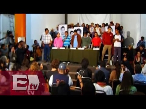 Padres de normalistas suspenden mesa de diálogo con autoridades federales / Vianey Esquinca