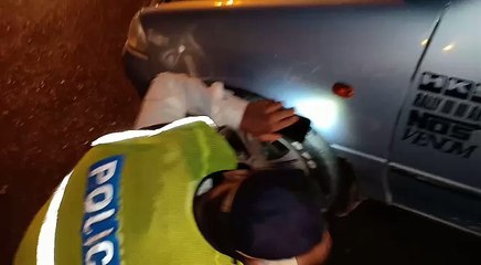 فرض شناس پولیس اہلکار نے بلی کے بچے کی جان بچا لی