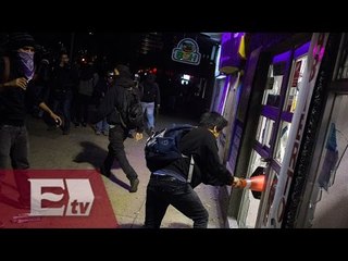 Encapuchados vandalizan comercios al terminar marcha  por Ayotzinapa