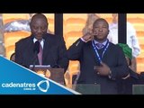 Escándalo por falso intérprete de señas en el homenaje a Nelson Mandela