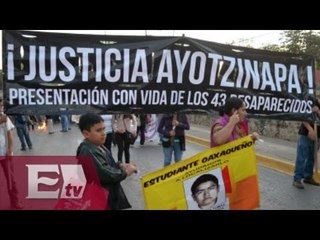 Caravana 'Ayotzinapa vive' parte de Oaxaca hacia el DF / Martín Espinosa
