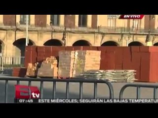 Comienza instalación de pista de hielo en el Zócalo capitalino / Vianey Esquinca