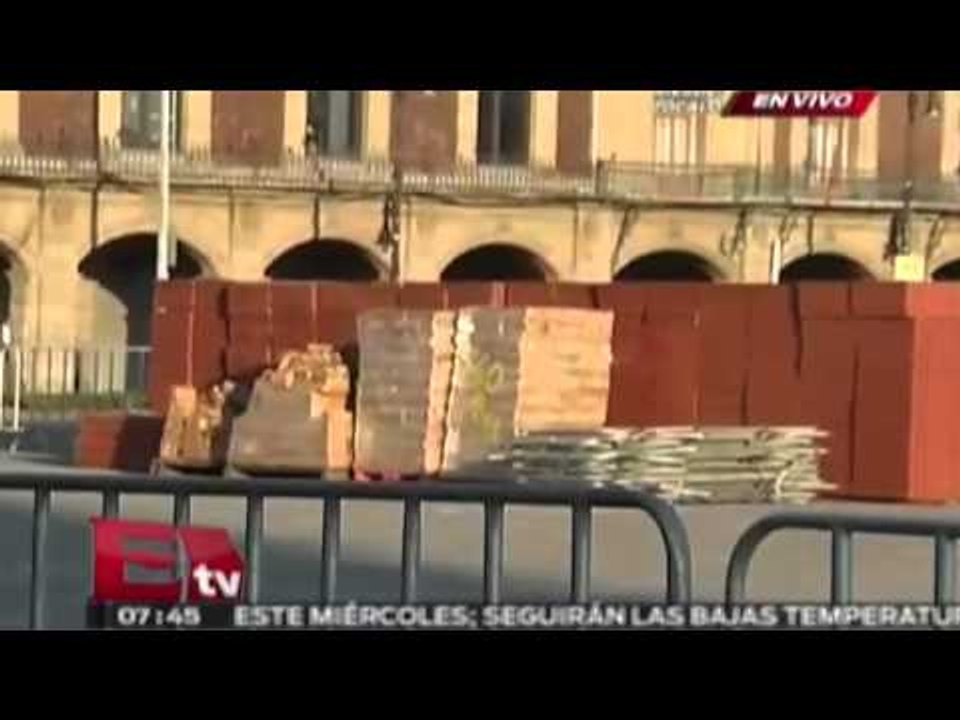 Comienza instalación de pista de hielo en el Zócalo capitalino / Vianey Esquinca