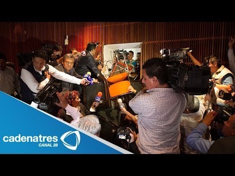 Diputados del PRD bloquean accesos de San Lázaro para impedir aprobación de reforma energética