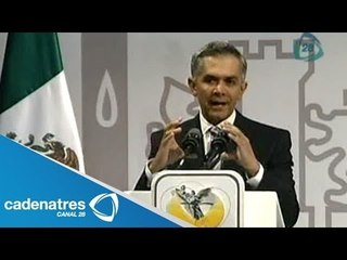 Miguel Ángel Mancera garantiza becas educativas para estudiantes capitalinos en 2014