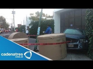 Trailer tira 20 rollos de papel y daño 7 vehículos