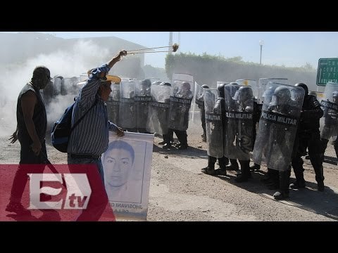 Repliegan militares a normalistas en Iguala / Titulares de la tarde