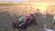 Aksaray'da Hafif Ticari Araçla Otomobil Çarpıştı: 1 Ölü, 5 Yaralı (2)