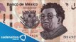 Hombre avienta billetes de 500 pesos en el palacio municipal de Merida