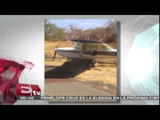 Aterriza avioneta en la Autopista del Sol / Vianey Esquinca