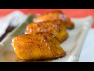 Plátanos caramelizados con salsa de chocolate caliente