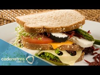 Prepara un delicioso sandwich de queso de cabra con vegetales rostizados