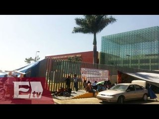 Maestros bloquean el congreso de Oaxaca / Vianey Esquinca