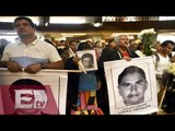 Padres de normalistas desaparecidos viajarán a Suiza / Vianey Esquinca