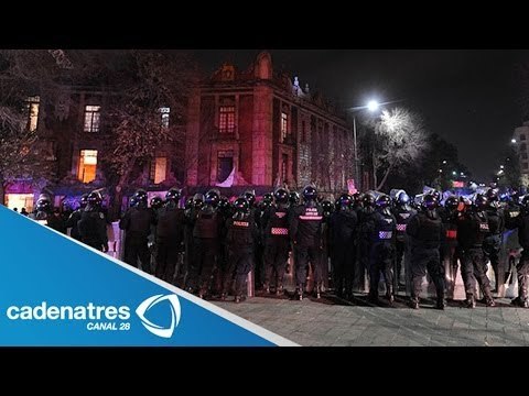 Desalojan de manera violenta a habitantes de los edificios ubicados en Bucareli