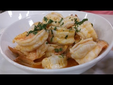 Aprenda a preparar unos camarones buffalo con aderezo de queso azul