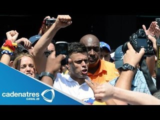 Opositor venezolano Leopoldo López de entrega a la Guardia Nacional