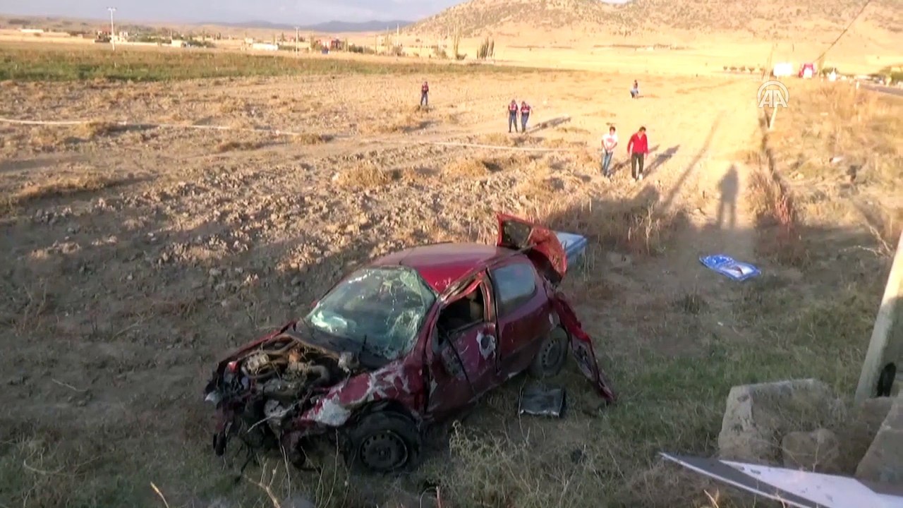 Aksaray'da hafif ticari araçla otomobil çarpıştı: 1 ölü, 5 yaralı (2)