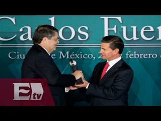 EPN entrega el Premio Internacional Carlos Fuentes / Vianey Esquinca