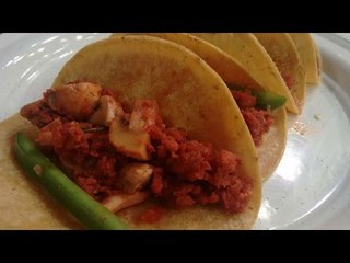 Prepara unos tacos de hongos y longaniza