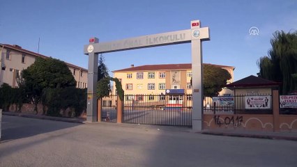 Antalya'da üzerine dolap devrilen öğrenci ağır yaralandı