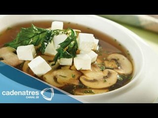 Sopa casera de champiñones y pollo