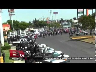 Estudiantes protestan por desalojo de la CETEG /  Vianey Esquinca