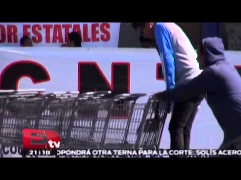 Maestros de Oaxaca toman gasolineras y tiendas / Martín Espinosa