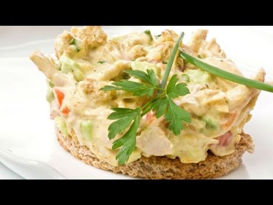 Ensalada de pollo con curry y berza
