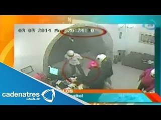 ¡¡IMPACTANTE ROBO!! Asaltan y amagan a comensales en restaurante en Cuernavaca