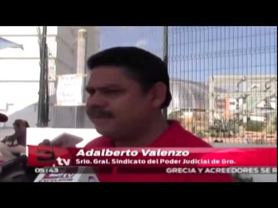 Maestros en Guerrero exigen aumento de salario / Vianey Esquinca