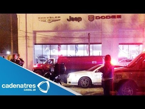 Incendio afecta agencia automotriz en Iztacalco; hay dos intoxicados y daños materiales