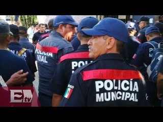 Tras un año de paro laboral regresan a trabajar policías de Acapulco / Felix Cortes Camarillo