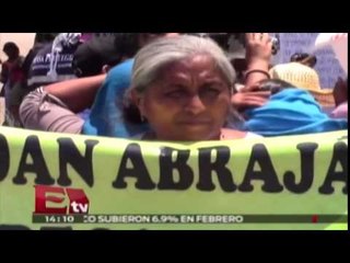 Padres de normalistas piden apoyo al crimen organizado / Titulares de la tarde