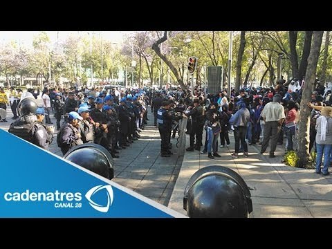 Vagoneros marchan para exigir que les permitan vender sus productos en el metro