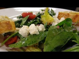 Ensalada de alcachofa, jitomate y queso con pesto