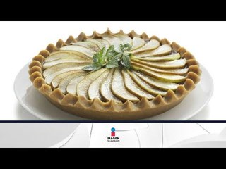 Pastel de pera con arándanos y salsa de vainilla