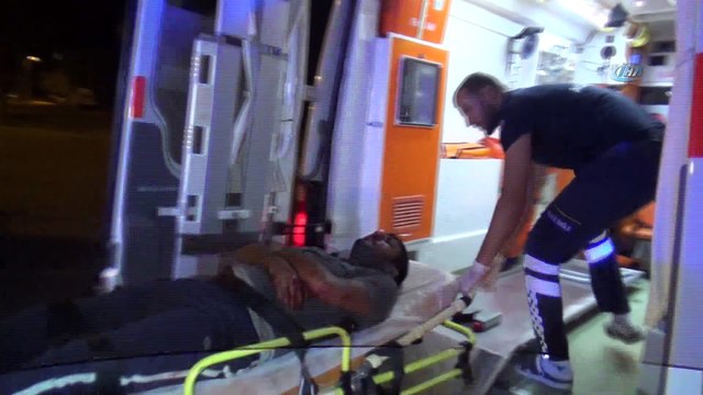 Gözaltındaki şahsa ateş açan grup ile polis çatıştı: 11 yaralı