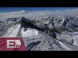 Hallan 100 cuerpos de alpinistas sepultados por avalancha en el Everest / Titulares de la tarde