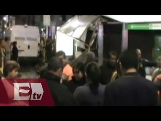 Se derrumba barda en parada de Trolebús: hay un muerto / Vianey Esquinca