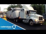 Tráiler se atora en puente de Viaducto / Trailer gets stuck in bridge Viaduct