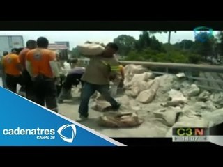 Cae en periférico 12 toneladas de cemento / Falls in Periferico 12 tons of cement